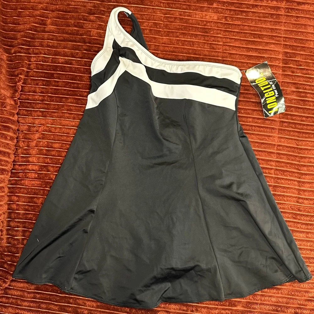 NWT Longitude woman’s size 10 one shoulder skirt black and white lined inside